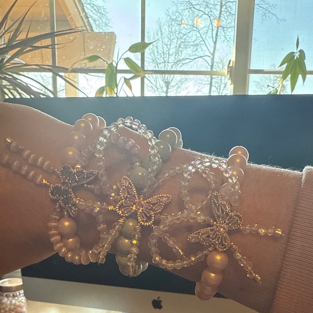 Bow and butterfly bracelet - Picture 3 of 4